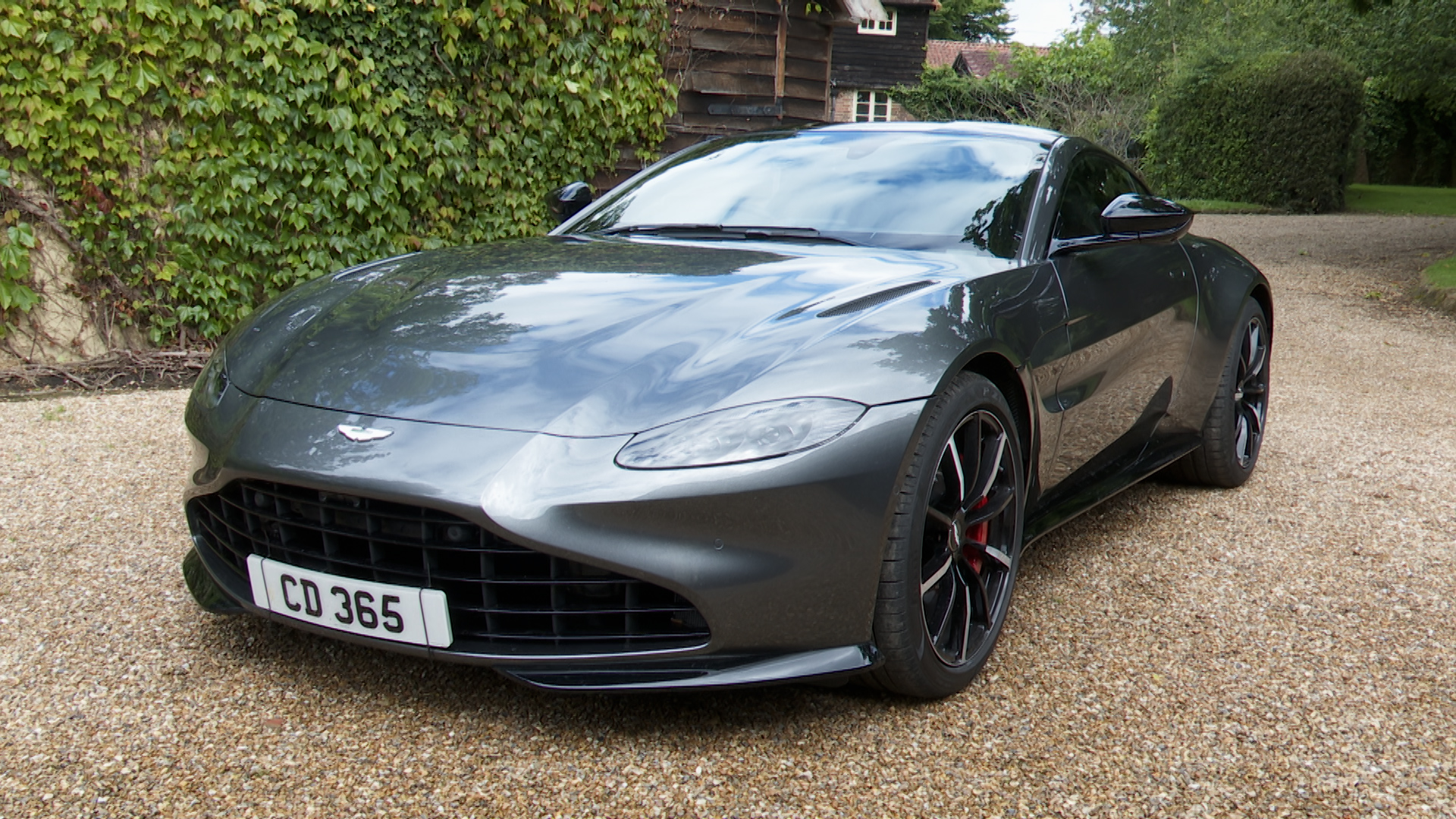 ASTON MARTIN V8 VANTAGE ROADSTER Electric Lease
